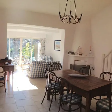 בית נופש Maison Des Mimosas *